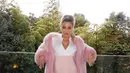 "Khloe sudah lama memimpikan menjadi seorang ibu. Ia sangat penuh cinta," tambahnya. (instagram/khloekardashian)