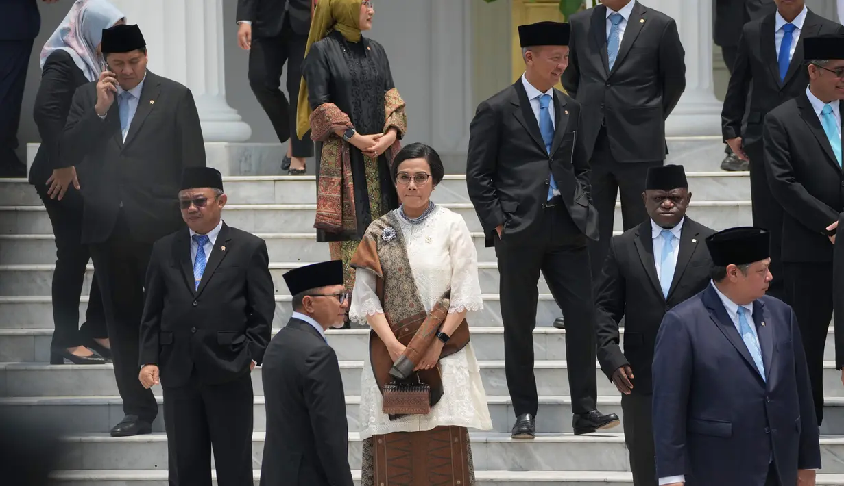 Presiden Prabowo Subianto juga melantik lima pejabat setingkat Menteri. (AP Photo/Achmad Ibrahim)