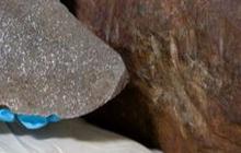 Pria Ini Temukan Sebongkah Batu Dikira Emas, Ternyata Meteor Paling Langka yang Pernah Jatuh ke Bumi