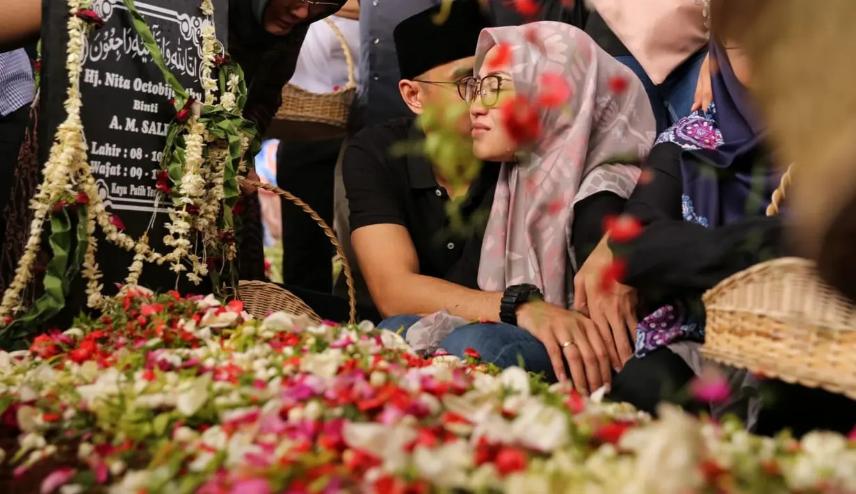 Pemakaman Istri Indro Warkop