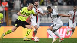 Saat ini Haaland disebut-sebut sebagai salah satu striker muda terbaik di dunia. Masih berusia 21 tahun, tapi sudah menunjukkan level permainan tingkat tinggi. Catatan luar biasa lainnya adalah sang pemain telah menorehkan 74 gol dari 72 laga bersama Die Borussen. (AFP/Ozan Kose)