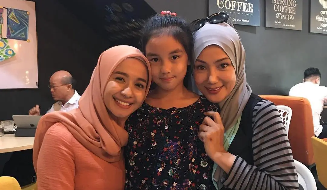 Laudya Cynthia Bella bersama Engku Aleesya dan Erra Fazira.