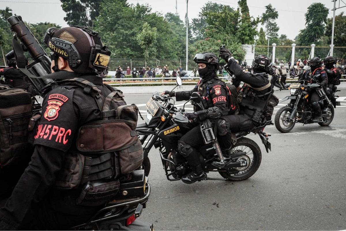 FOTO: Aksi  Demo DPR 25 Agustus, Massa Bentrok dengan Aparat