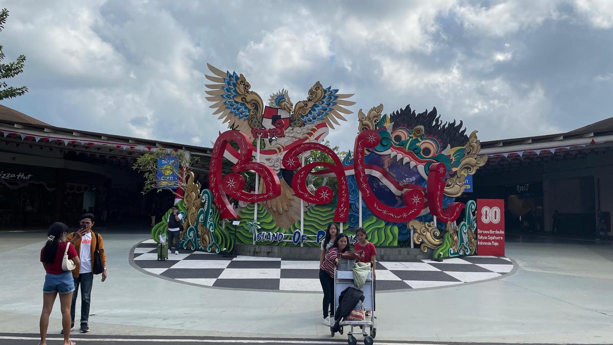 Semarakkan HUT RI ke-80, InJourney Group Hadirkan Nuansa Merah Putih di Bandara dan Pesta Rakyat di Sarinah