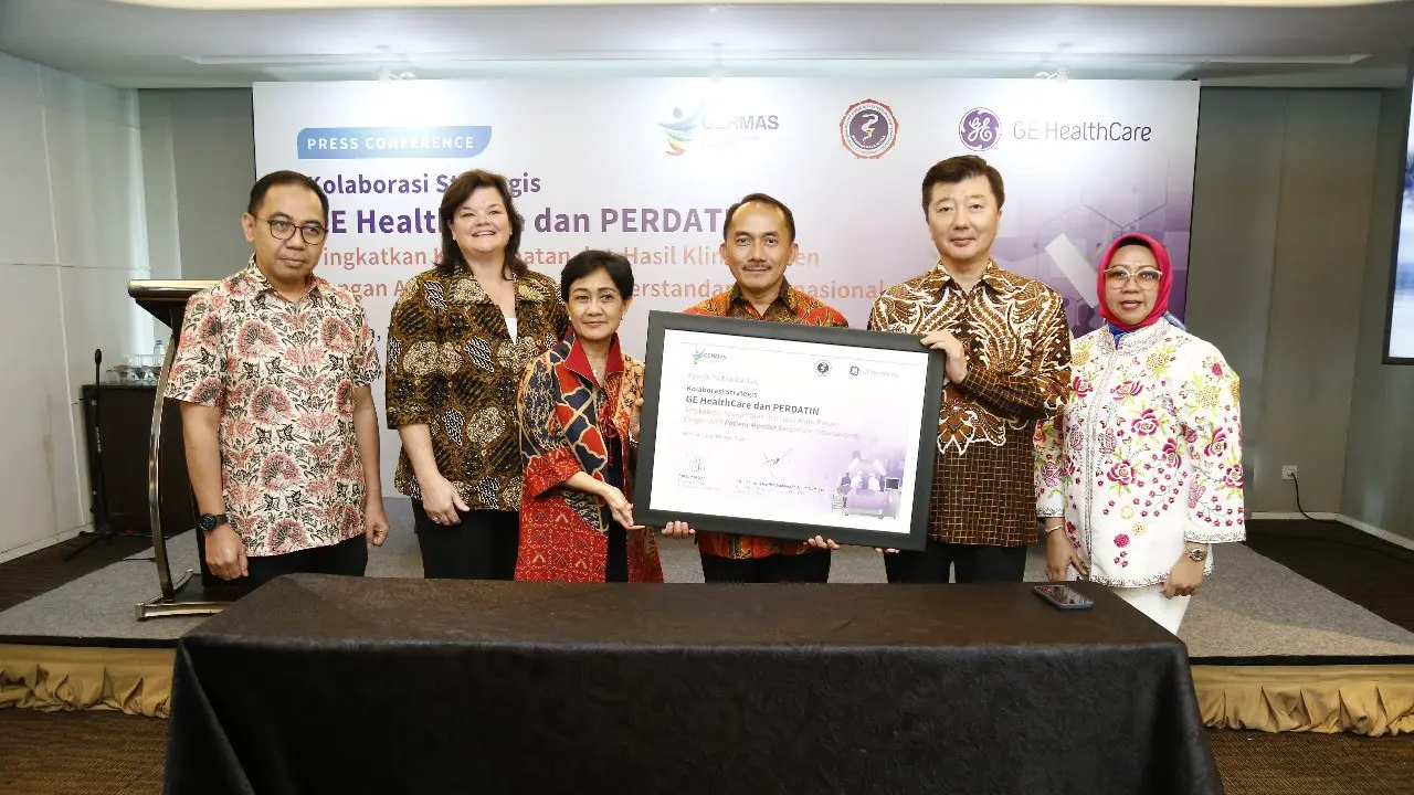 Prosesi Penandatangan Kerja Sama GE HealthCare dan PERDATIN. Penandatangan ini dilakukan oleh Presiden Direktur PT GE Operations Indonesia, Putty Kartika dan Ketua Umum PP PERDATIN, Irjen Pol dr Asep Hendradiana Sp.An., KIC., M.Kes