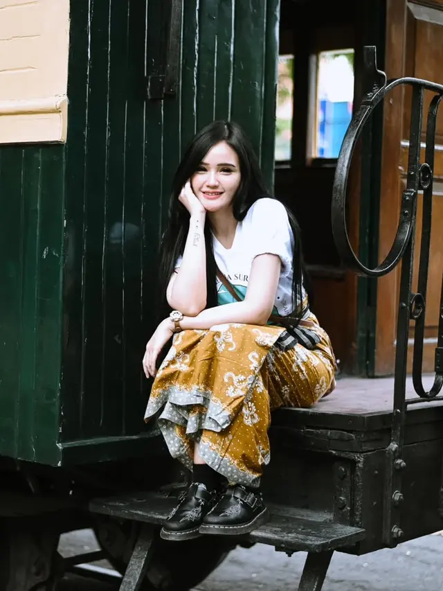 6 Inspirasi Gaya Rambut Fanny Soegi, dari Panjang hingga Pendek yang Bikin Pangling