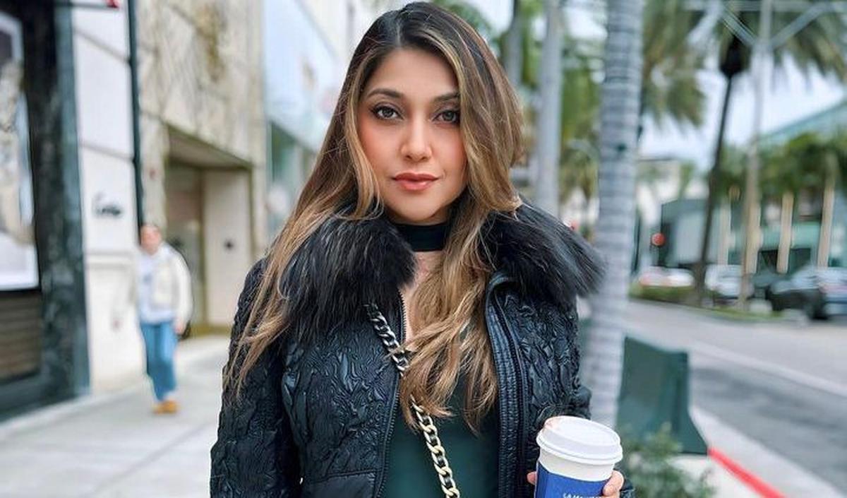 Ada juga netizen yang menyarankan Sarah Azhari melaporkan kepada polisi.<br>
