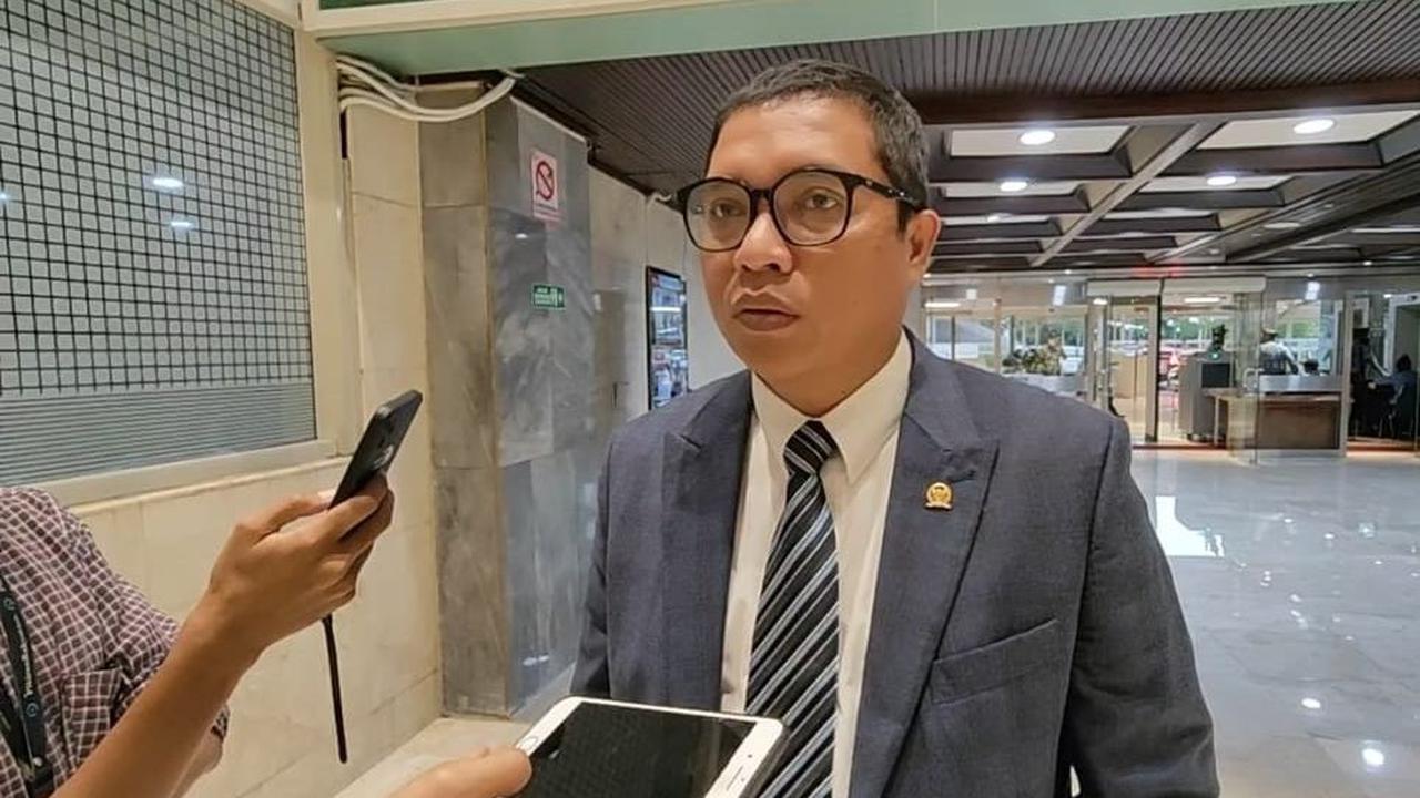Sebagai kepala negara, Jokowi hanya memerintahkan para menterinya untuk menjalankan program sesuai dengan ketentuan perundang-undangan.