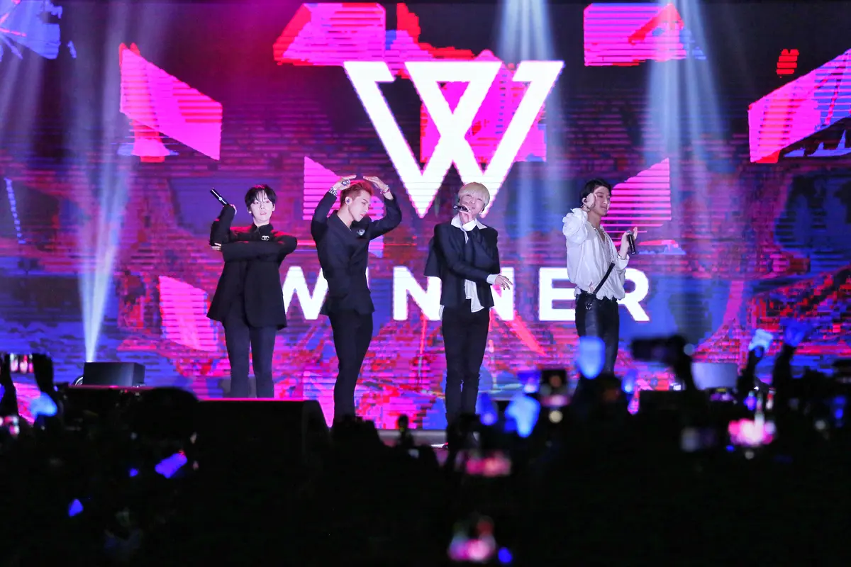[Fimela] Winner Tutup ON OFF FESTIVAL 2019