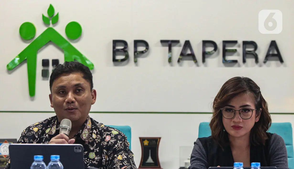 Komisioner BP Tapera, Heru Pudyo Nugroho (kiri) bersama Tenaga Ahli Madya Kantor Staf Presiden, Prita Laura saat menjelaskan polemik terkait iuran Tapera. (Liputan6.com/Angga Yuniar)