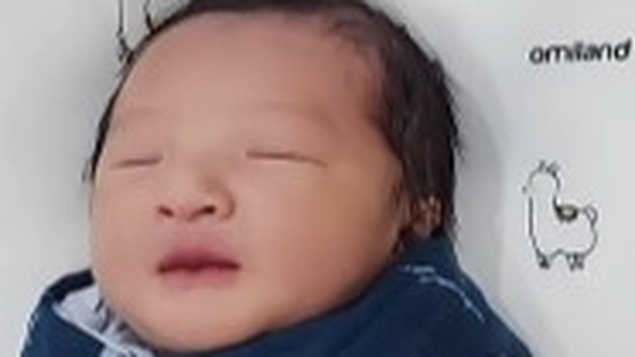 Ganteng dan Menggemaskan, Potret Baby Ahmad Cadmael Anak Pertama Chand Kelvin dan Dea Sahirah