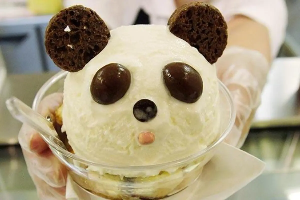 Intip 7 Potret Menggemaskan Panda dalam Es Krim