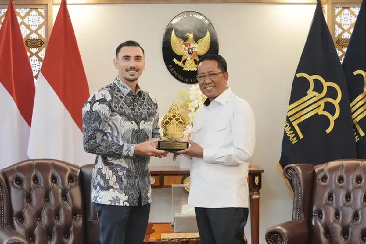 10 Artis Bule yang Akhirnya Jadi Warga Negara Indonesia, Terbaru Vincent Verhag