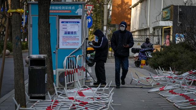 China Laporkan Penurunan Kasus Harian COVID-19