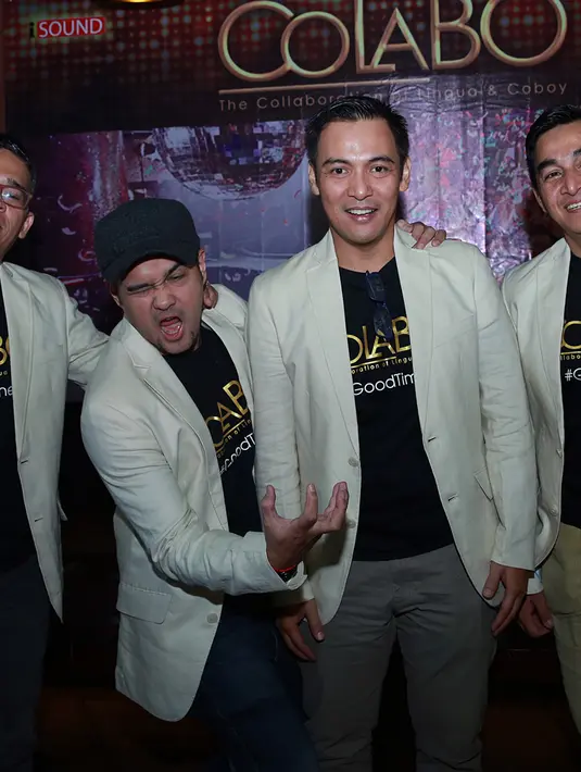 Dengan konsep looks good, sounds good, feels good grup vokal ini merilis single perdananya. Di Plaza Indonesia, Jakarta Pusat, Selasa (22/12/2015). (Deki Prayoga/Bintang.com)