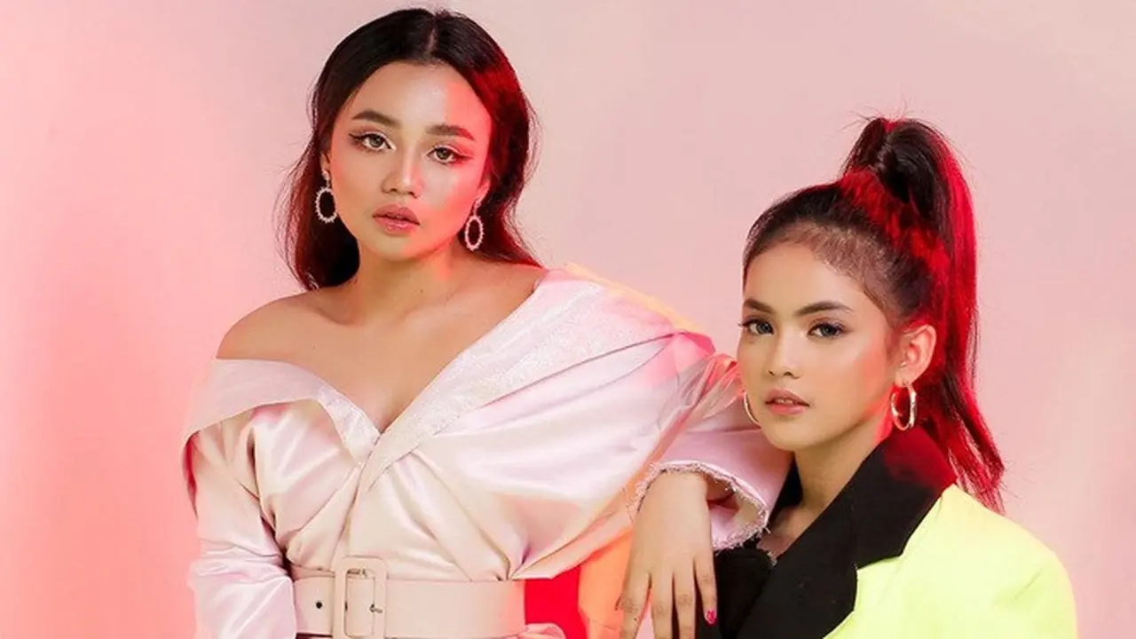 6 Gaya Pemotretan Aulia dan Putri DA4 dalam Berbagai Tema, Kompak Banget