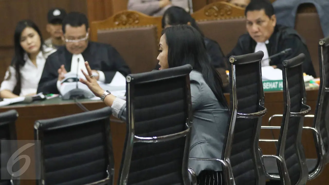 20160728-Resepsionis Cantik Ikut jadi Saksi Sidang Kopi Maut