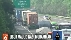 Kepadatan terlihat dari arah Jakarta menuju sejumlah lokasi wisata di Bandung.