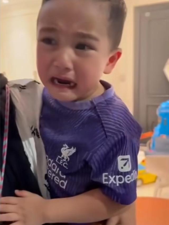 Gempi dan Rafathar Main Tenis