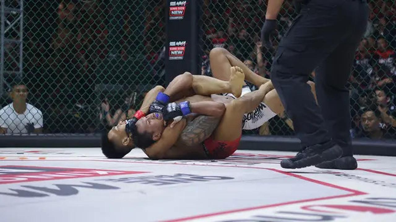 Rensus Turnip Incar Sabuk Juara Bantamweight MMA usai Bikin KO Iwan Hermawan
