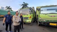 Barang bukti truk fuso yang digunakan mafia BBM di Bandar Lampung disita polisi. (Liputan6.com/Ardi Munthe).