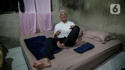 Warga setempat yang penasaran pun ramai memadati gang senggol tempat mantan Gubernur Jawa Tengah itu bermalam. (Liputan6.com/Faizal Fanani)