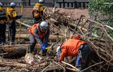 Bansos untuk Korban Banjir-Longsor, Mensos Pastikan Tanpa Syarat KTP dan KK
