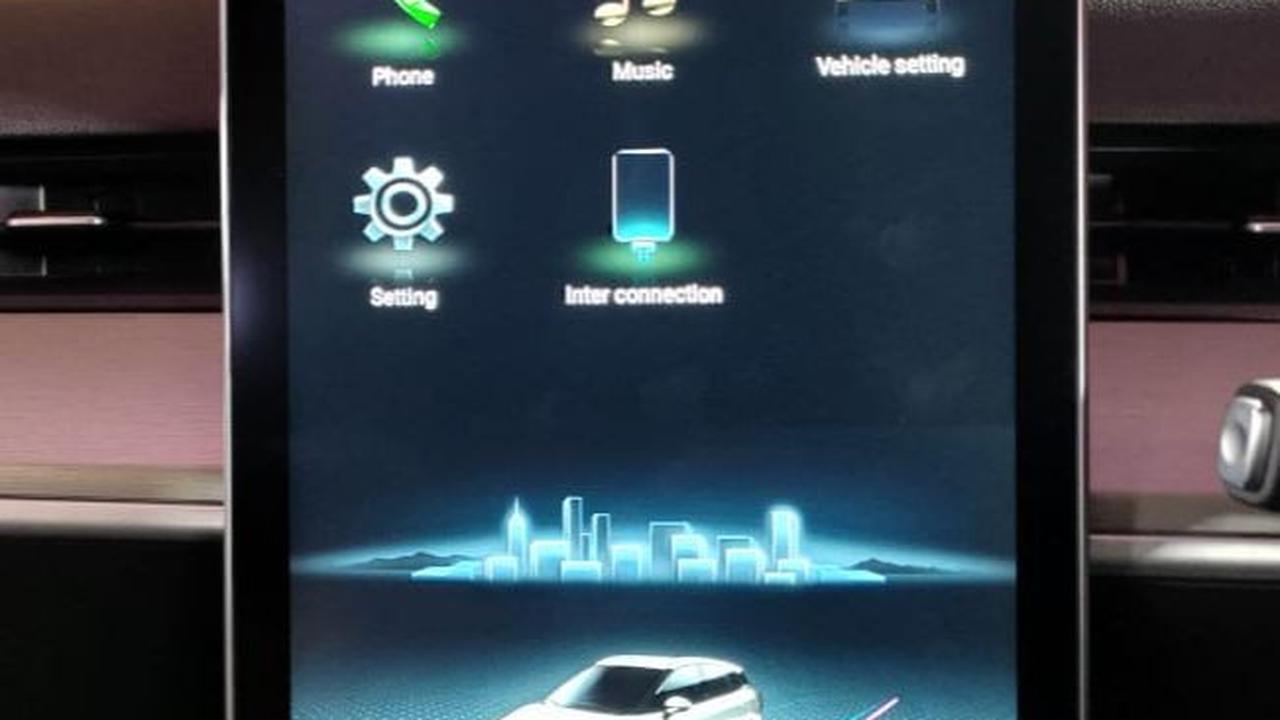 Interior Neta V futuristik dengan headunit besar,&nbsp; 14,6 inci, dengan&nbsp;mode portrait.&nbsp;<br>