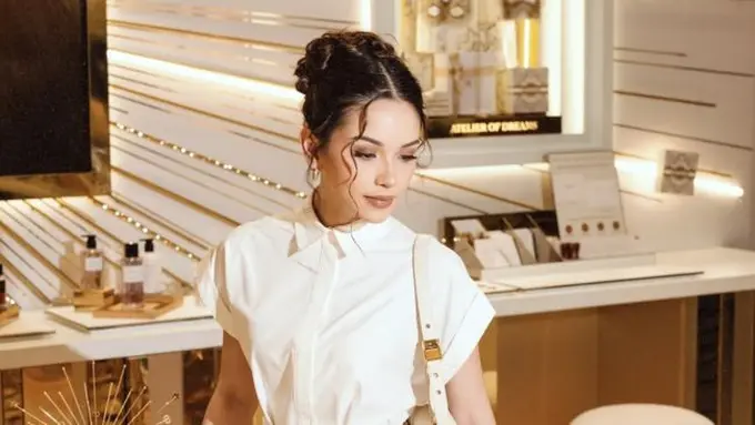 Potret Alyssa Daguise dengan Brand Dior, Aura Cantiknya Makin Tumpah-Tumpah. (instagram/alyssadaguise)