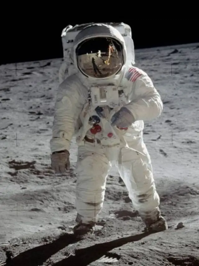 OMEGA Speedmaster Tetap Jadi Simbol Eksplorasi Luar Angkasa (photo by OMEGA)