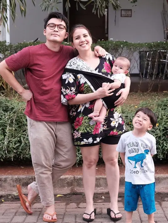 Seperti kebanyakan orang, Tya Ariestya pun berharap pandemi ini segera berakhir dan kondisi berangsur pulih. Walaupun memang membutuhkan waktu dan proses yang cukup lama. (Instagram/tya_ariestya)