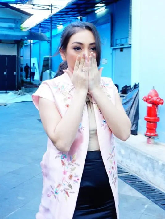 Lantas seperti apa Celine Evangelista menyikapi banyaknya netizen yang tidak suka pada dirinya terkait kedekatannya dengan Stefan. Dituduh perebut kekasih orang. (Syaiful Bahri/Bintang.com)