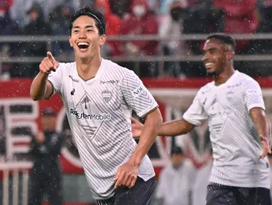 Pemain Vissel Kobe, Yoshinori Muto merayakan gol kelima timnya saat laga J1 League 2023 melawan Kashima Antlers di Kashima Soccer Stadium, Kashima, Ibaraki, Jepang, 15 April 2023. (Dok. J.League)