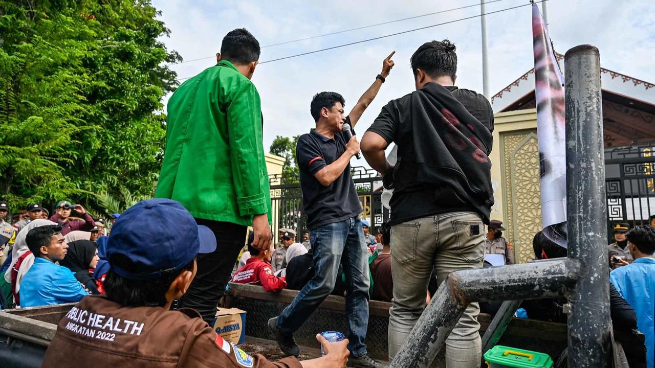 FOTO: Mahasiswa Gelar Demo Tuntut Bencana Aceh Ditetapkan Bencana Nasional