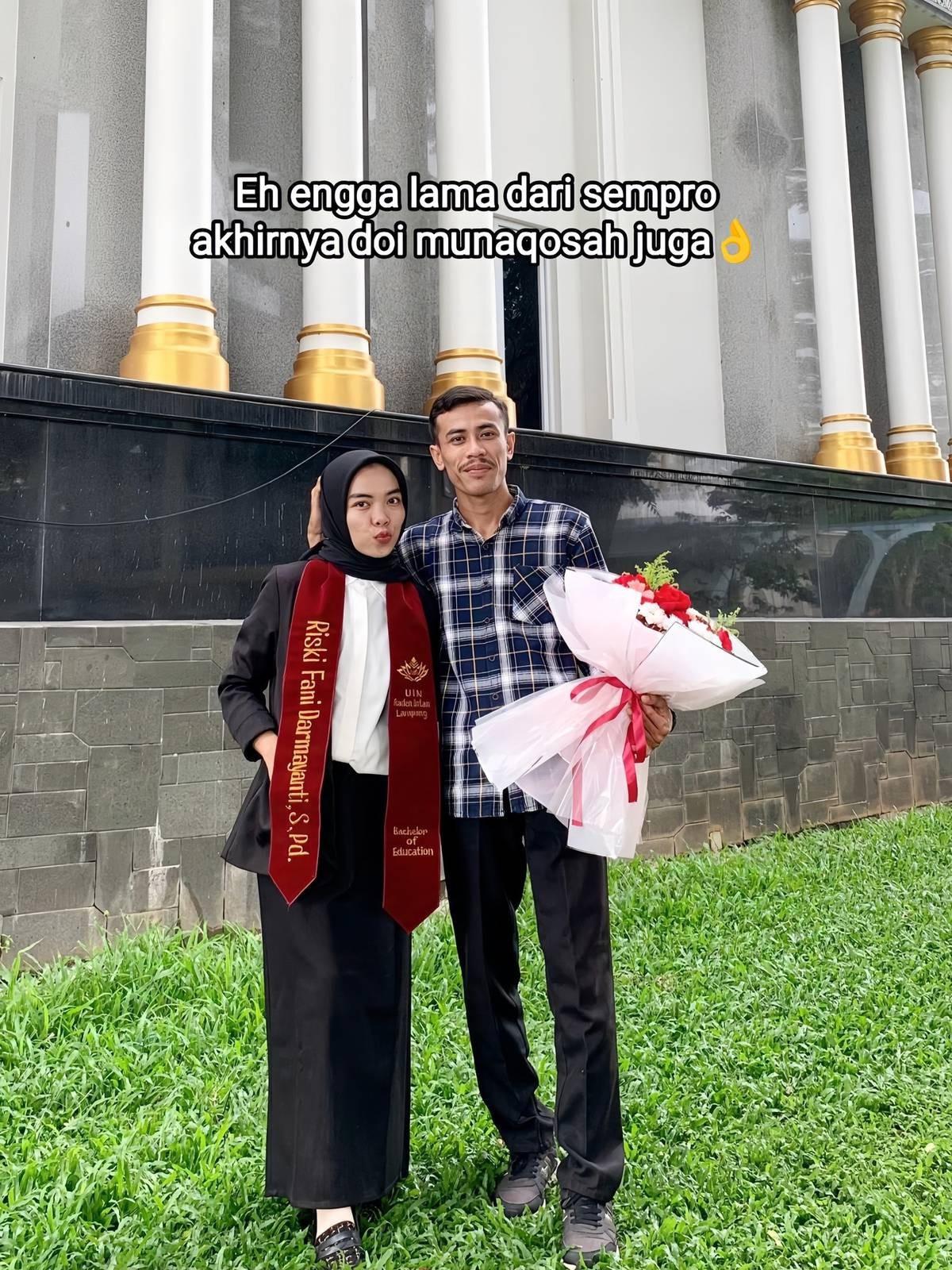 Bagikan Foto Sidang Didampingi Kekasih hingga Lamaran, Pria yang Bagikan Perjalanan Cintanya Ini Curi Perhatian