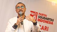 Vokalis grup band Nidji, Giring Ganesha saat jumpa pers di Kantor DPP PSI, Jakarta Pusat, Rabu (6/9). Giring Nidji mendeklarasikan diri untuk maju sebagai calon legislatif pada Pemilu Legislatif (Pileg) 2019 melalui PSI. (Liputan6.com/Herman Zakharia)