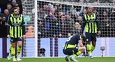 Keruntuhan Manchester City berlanjut. Mereka takluk 1-2 dari tuan rumah Aston Villa pada lanjutan Liga Inggris 2024/2025, Sabtu (21/12/2024). (AP Photo/Rui Vieira)