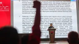 Puan Maharani menangis kala meminta maaf kepada rakyat Indonesia karena ada kadernya yang melanggar konstitusi pada Pemilu 2024 lalu. (Liputan6.com/Angga Yuniar)