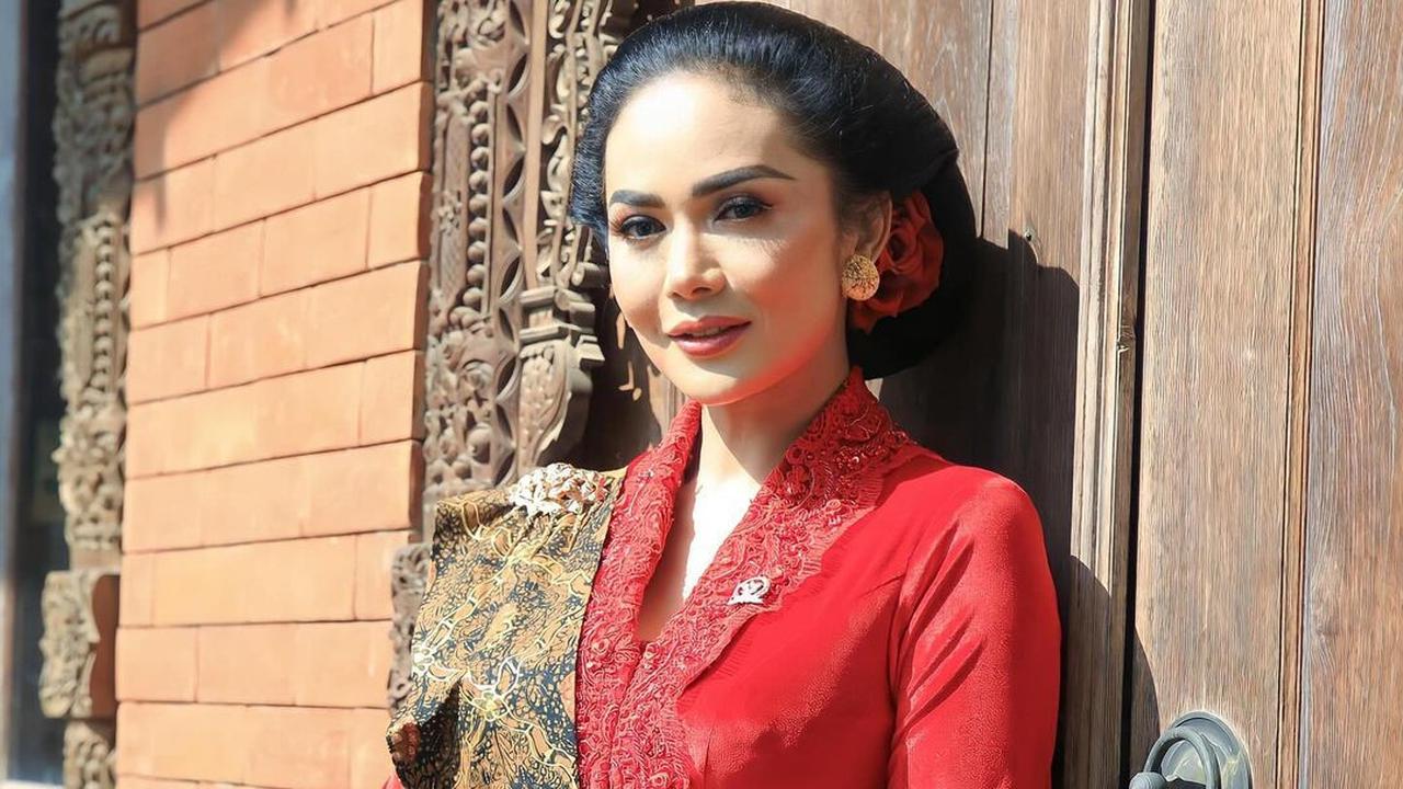 10 Inspirasi Kebaya Krisdayanti yang Bikin Tampil Anggun Bak Ningrat, Mana yang Jadi Favoritmu?