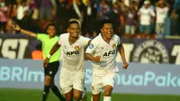Krisna Bayu Otto mencetak gol indah dan dinobatkan sebagai Man of the Match pada laga Persik kontra Arema FC di Stadion Brawijaya Kota Kediri, Sabtu (15/7/2023). (Bola.com/Gatot Sumitro)