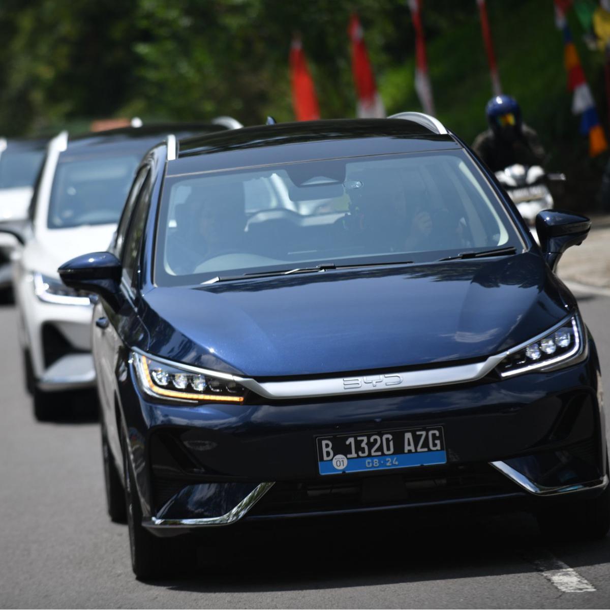 BYD M6