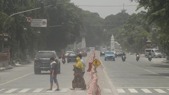 Merapi Erupsi, Kota Solo Diselimuti Abu