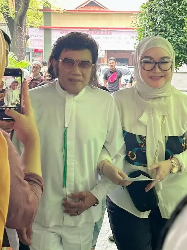 7 Wanita yang Pernah Dipersunting Rhoma Irama, Salah Satunya Tetap Bertahan Meski Dimadu