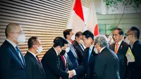 Menteri BUMN Erick Thohir mendampingi Presiden Joko Widodo yang bertemu dengan Perdana Menteri Jepang Fumio Kishida. (Dok BUMN)