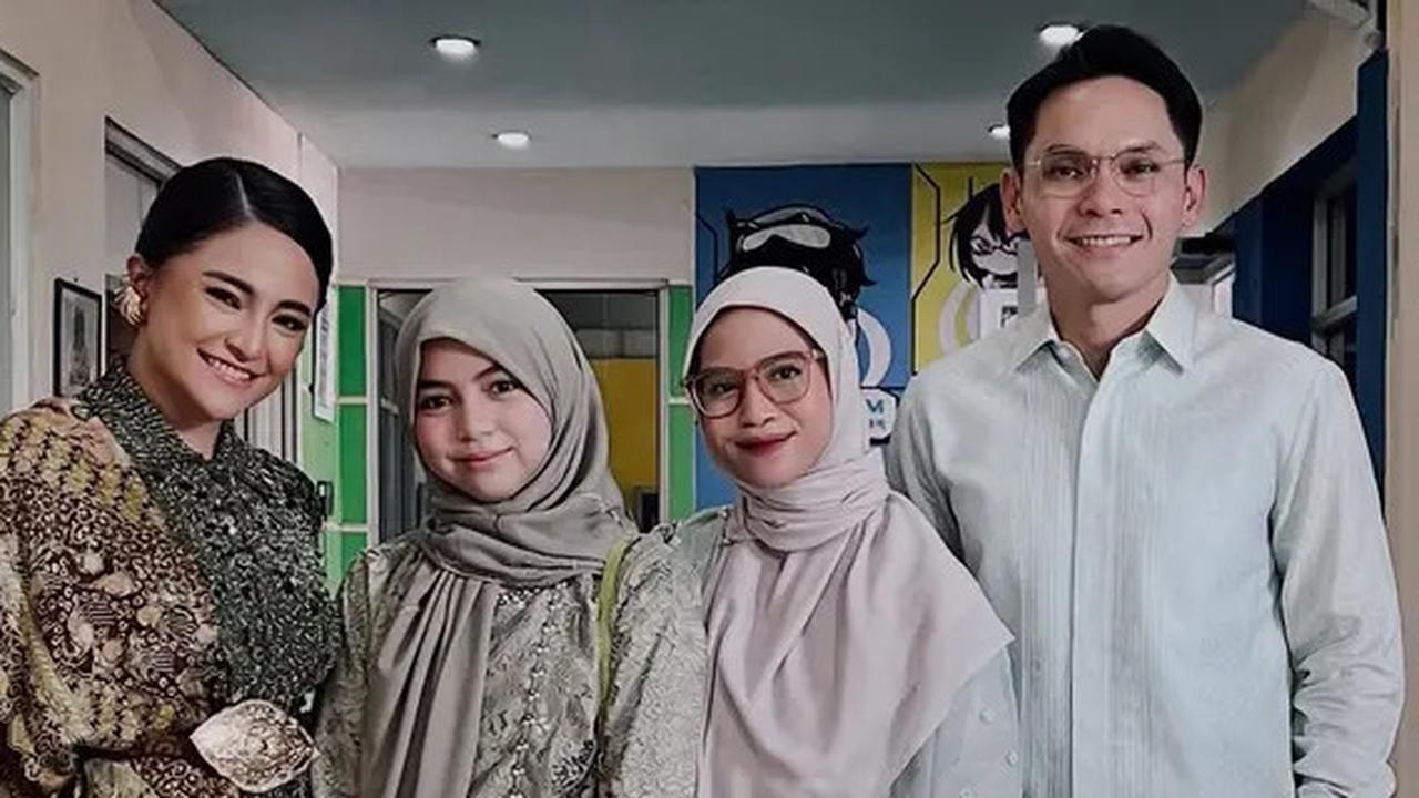 6 Potret Harmonis Marshanda, Ben Kasyafani dan Istrinya Temani Sienna Wisuda Lulus SD, Kompak Pakai Baju Senada hingga Berangkat Semobil
