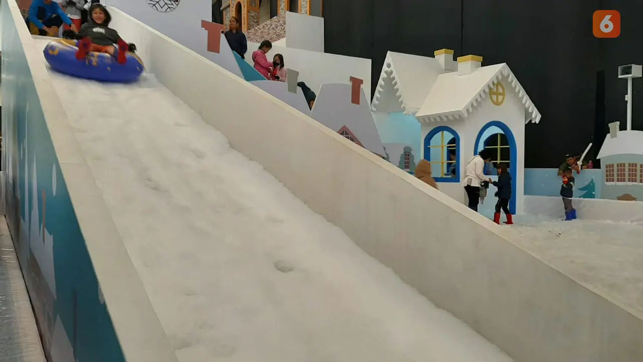 Berseluncur Seru di Atas Salju ICEFest 2019 yang Bikin Ketagihan