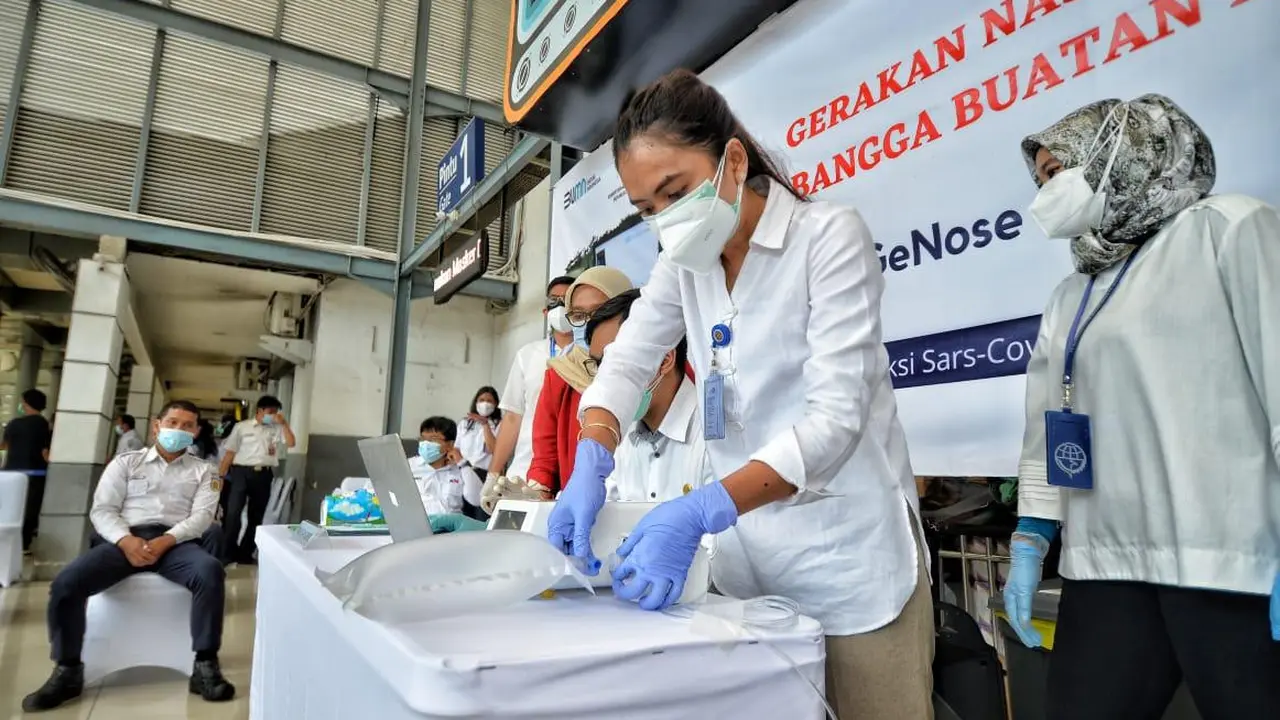 Stasiun-stasiun Kereta Api (KA) akan mulai menyediakan alat pendeteksi Covid-19, GeNose pada 5 Februari 2021.