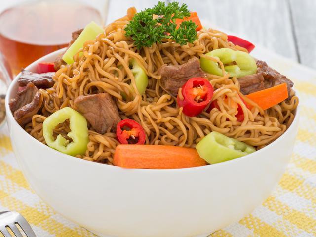 Resep Tumis Mie Kuning Dengan Wortel Kubis Yang Enak Gurih
