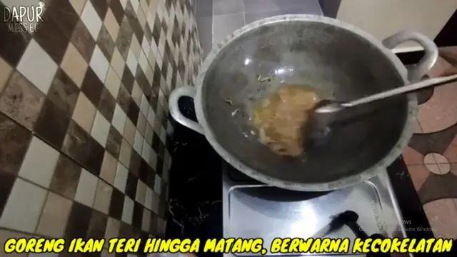 Tanpa Tepung, Begini Cara Goreng Ikan Teri Biar Awet Renyah Kriuk Berjam-jam