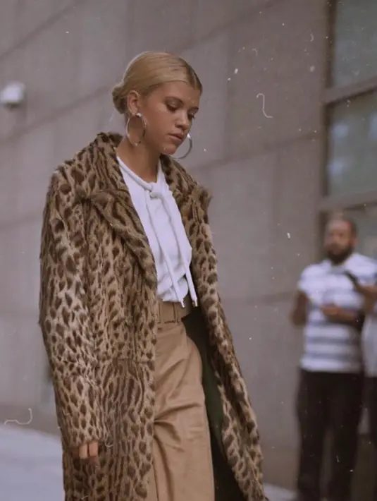 "Sofia benar-benar tak ingin menjalani tugas sebagai ibu setelah beberapa hari bersama dengan Scott dan kedua anaknya," ujar sumber. (instagram/sofiarichie)